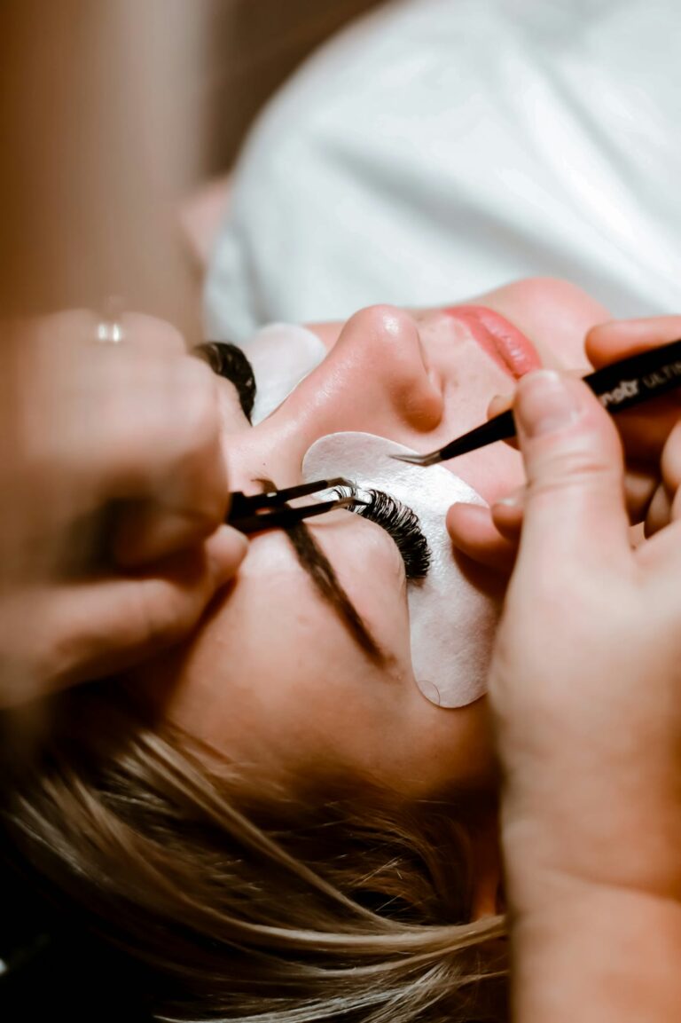 Extensiones de pestañas pelo a pelo y volumen ruso en A Coruña