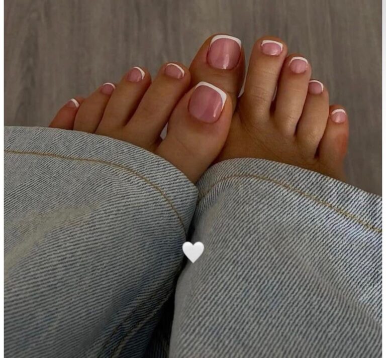 Pedicura con esmaltado semipermanente